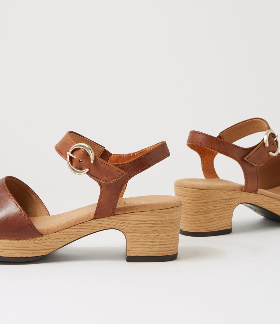 Solche Camel Leather Sandals | Shop Online at Midas
