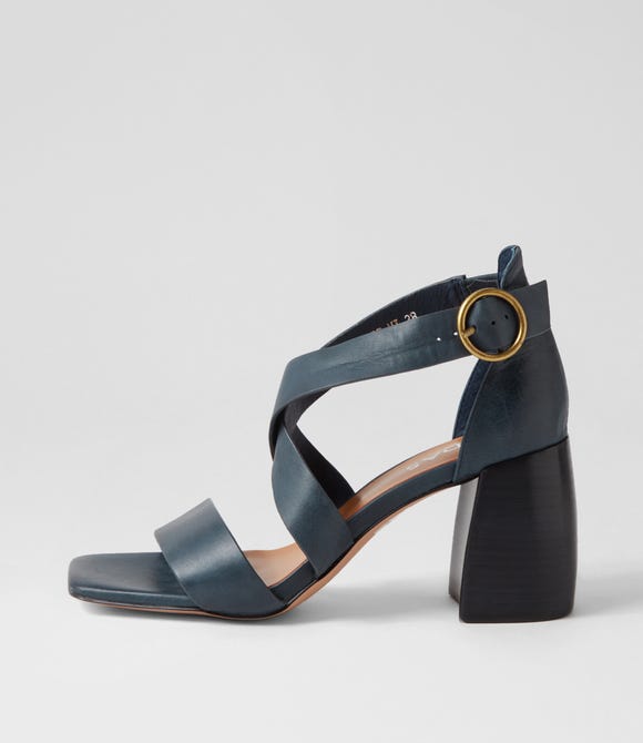 Trinnit Navy Black Leather Sandals
