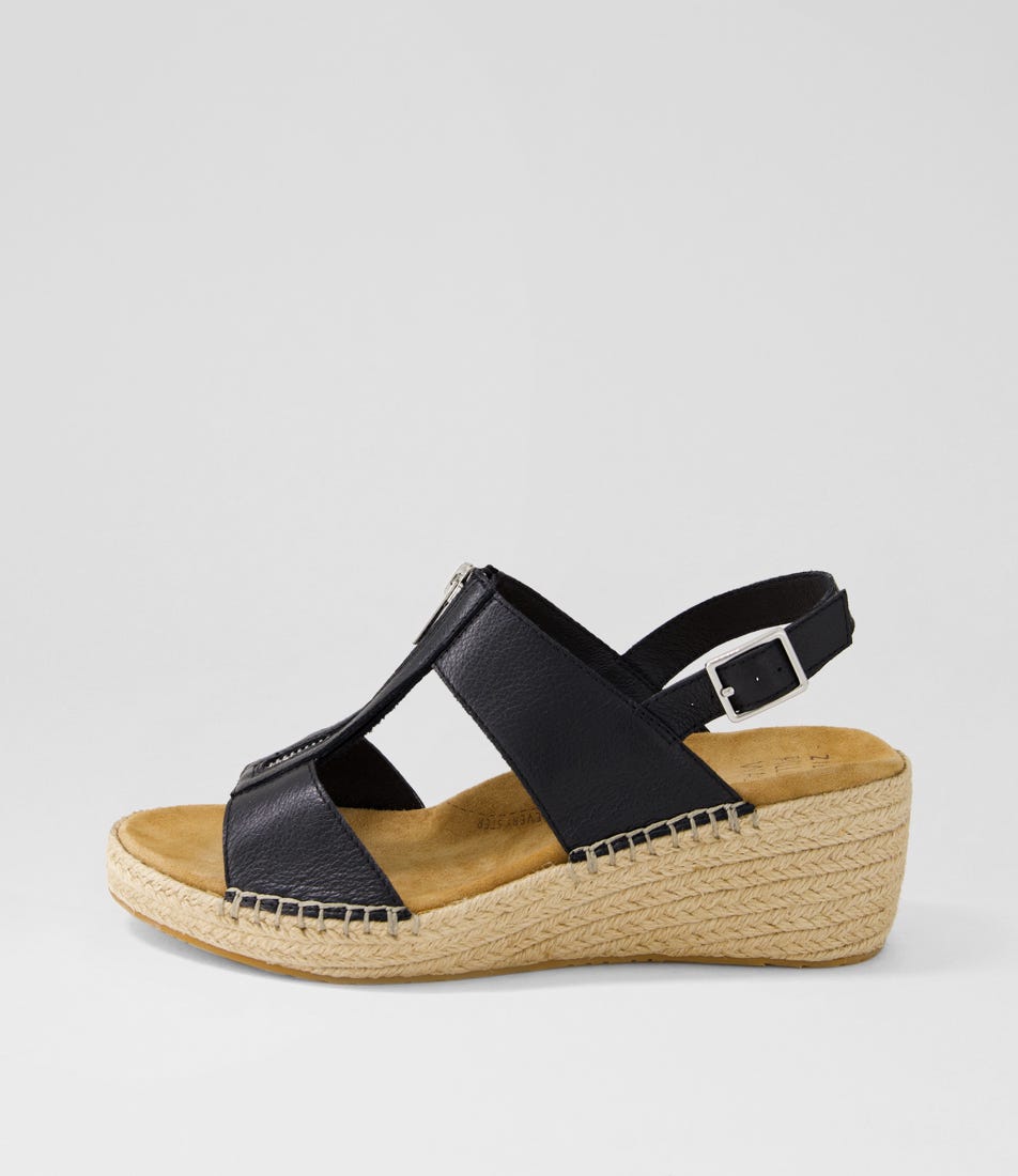 Kipta Xw Black Leather Sandals